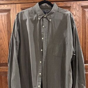 American Eagle men’s buttons down dress shirt size XL